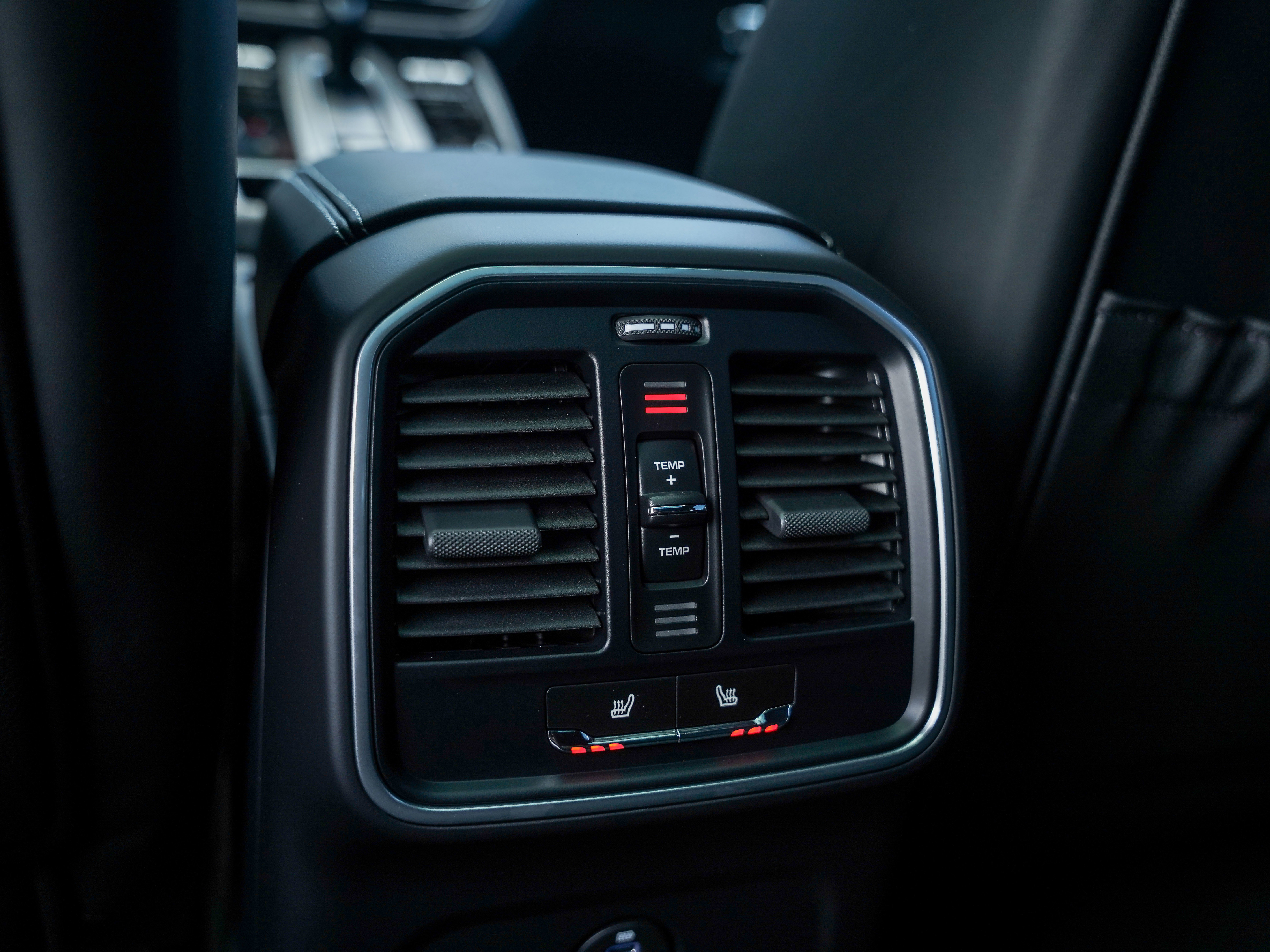 New 2026 Porsche Macan Turbo image 27