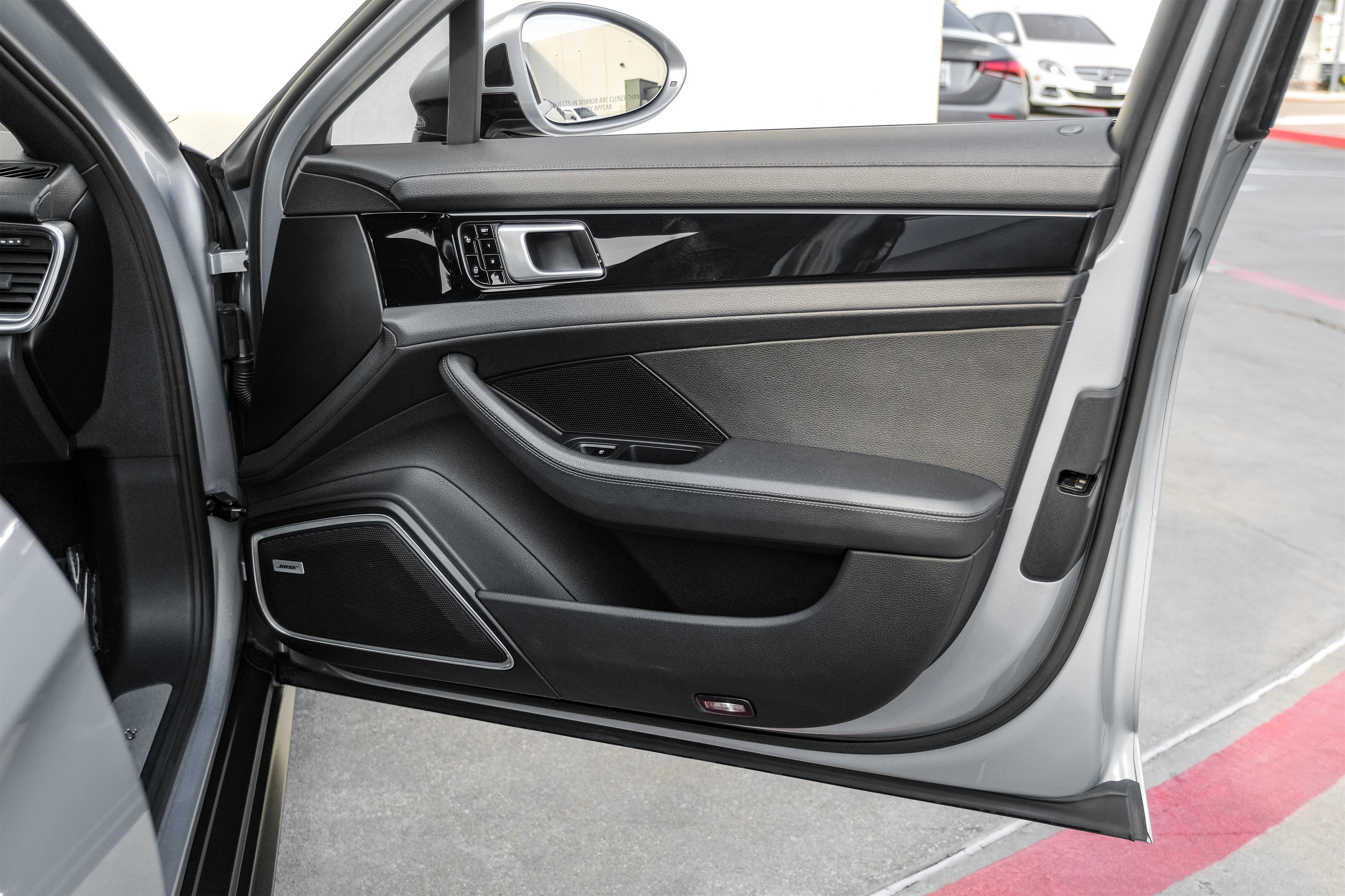 Used 2018 Porsche Panamera image 43