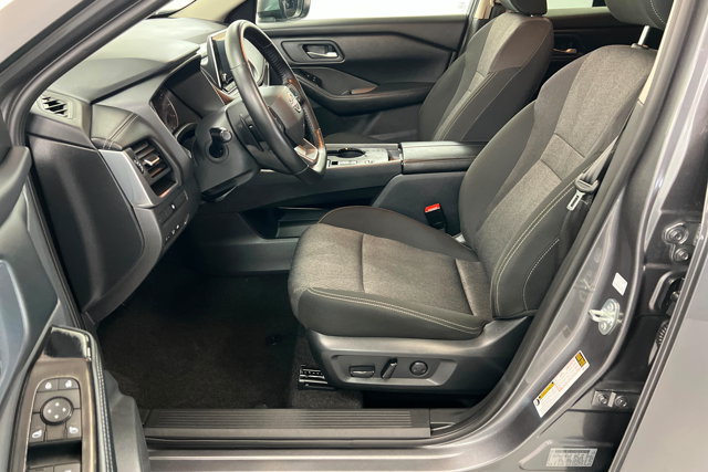 Used 2025 Nissan Rogue SV FWD image 17