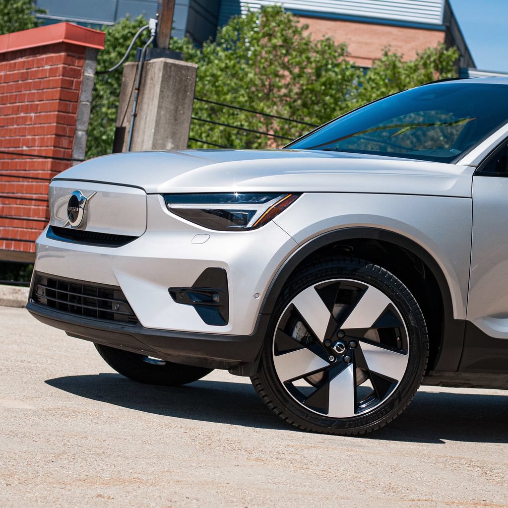Certified 2023 Volvo XC40 Recharge Ultimate AWD/4WD image 2
