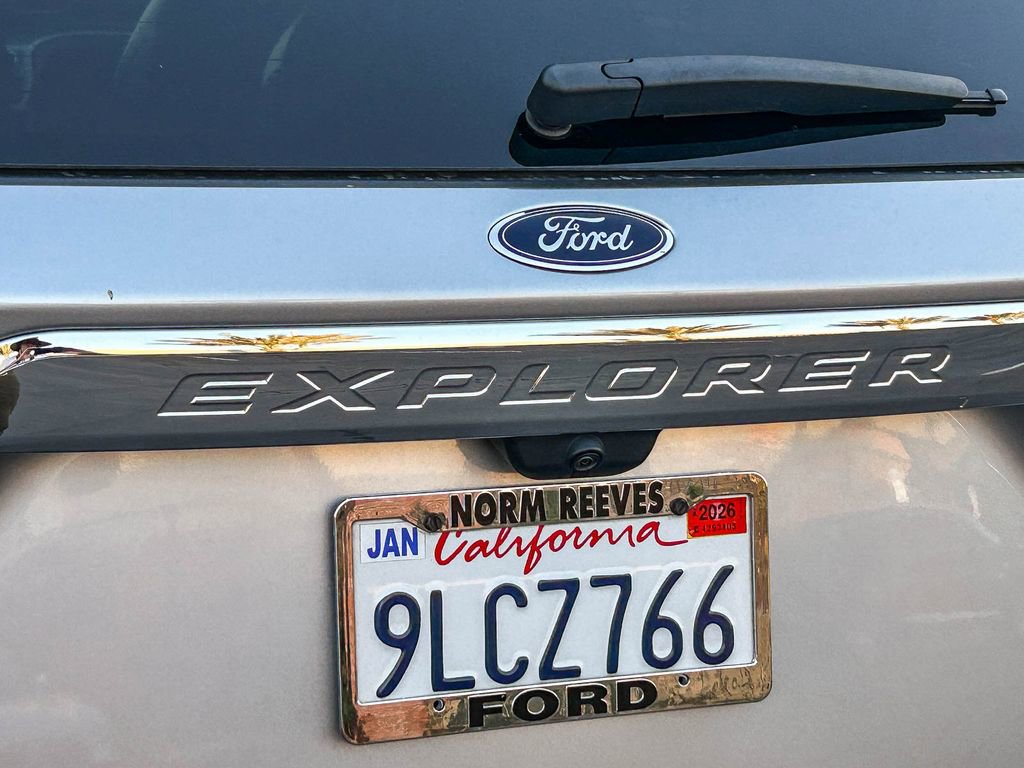 Used 2023 Ford Explorer XLT w/ Equipment Group 202A RWD image 12