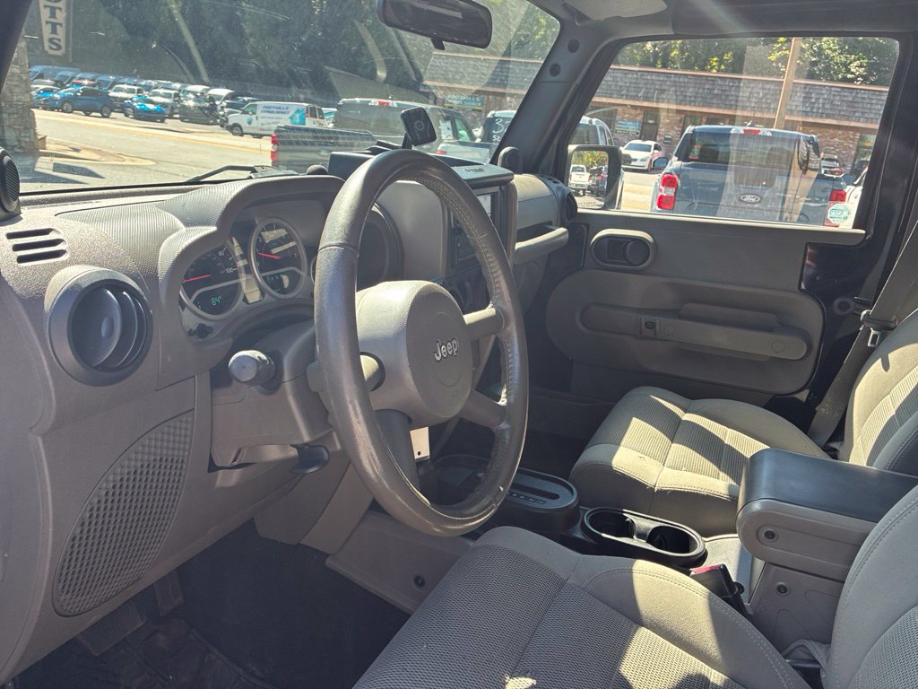 Used 2007 Jeep Wrangler Sahara w/ Dual Top Group AWD/4WD image 6