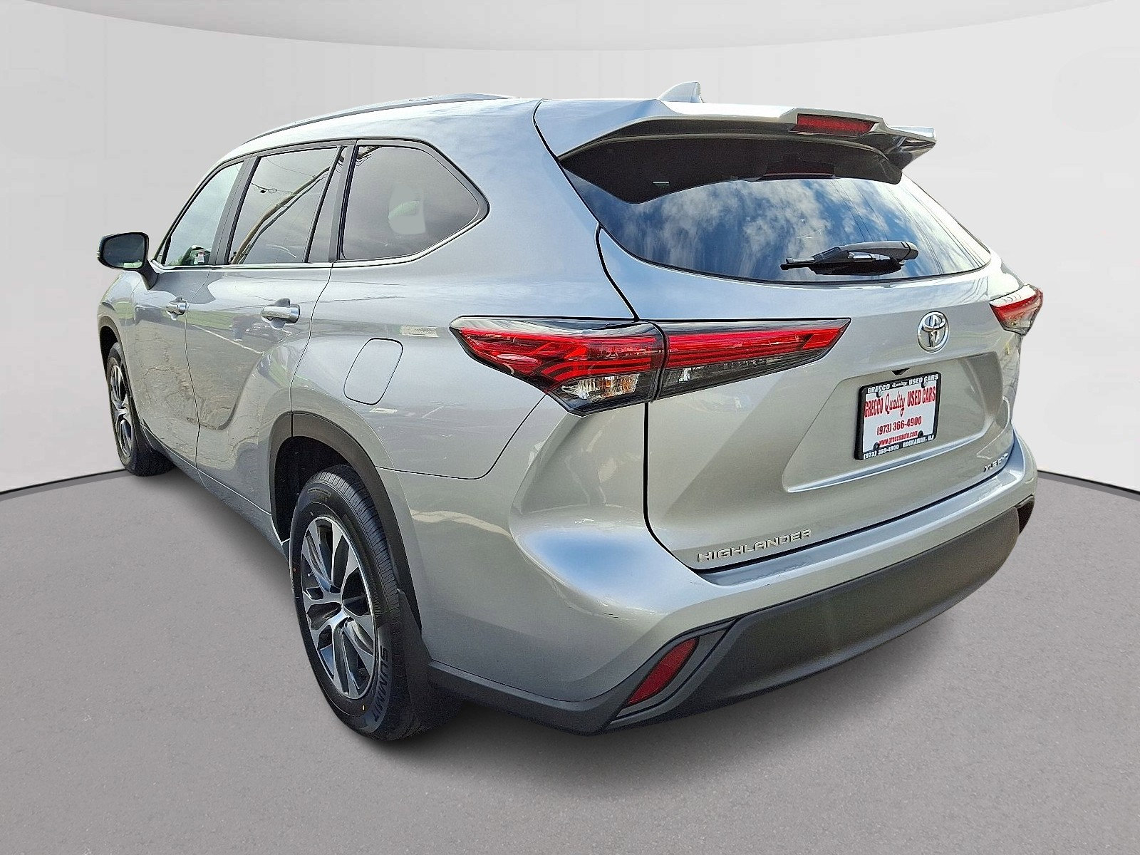 Used 2023 Toyota Highlander XLE image 7