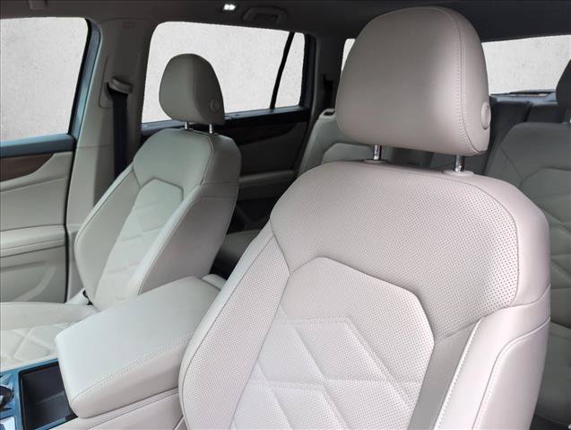 Used 2024 Volkswagen Atlas SE w/ Panoramic Sunroof Package FWD image 11