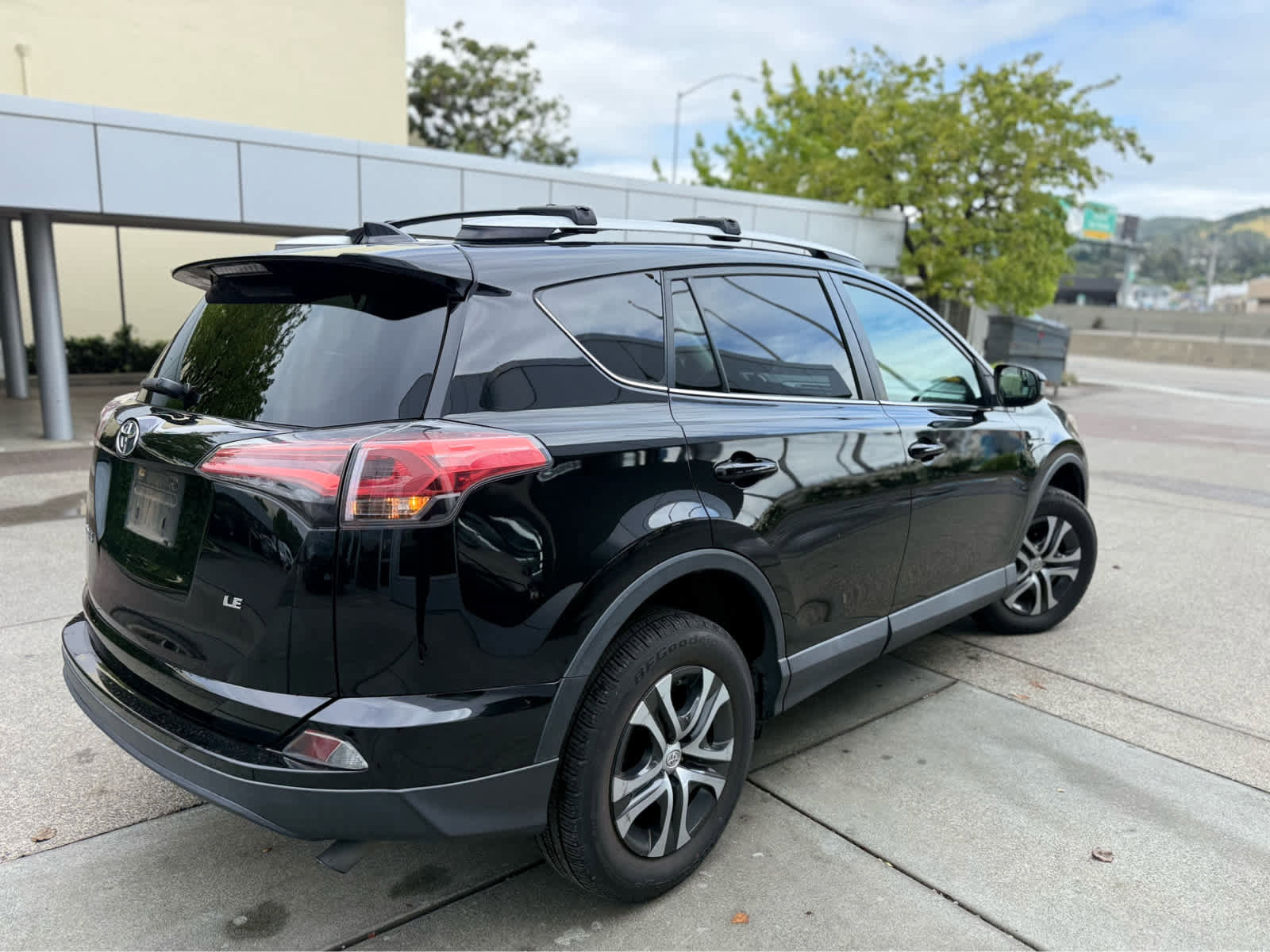Used 2016 Toyota RAV4 LE FWD image 5