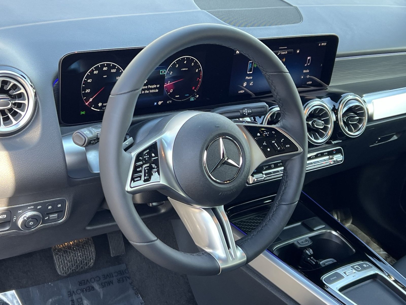 Used 2026 Mercedes-Benz GLB 250 4MATIC image 14