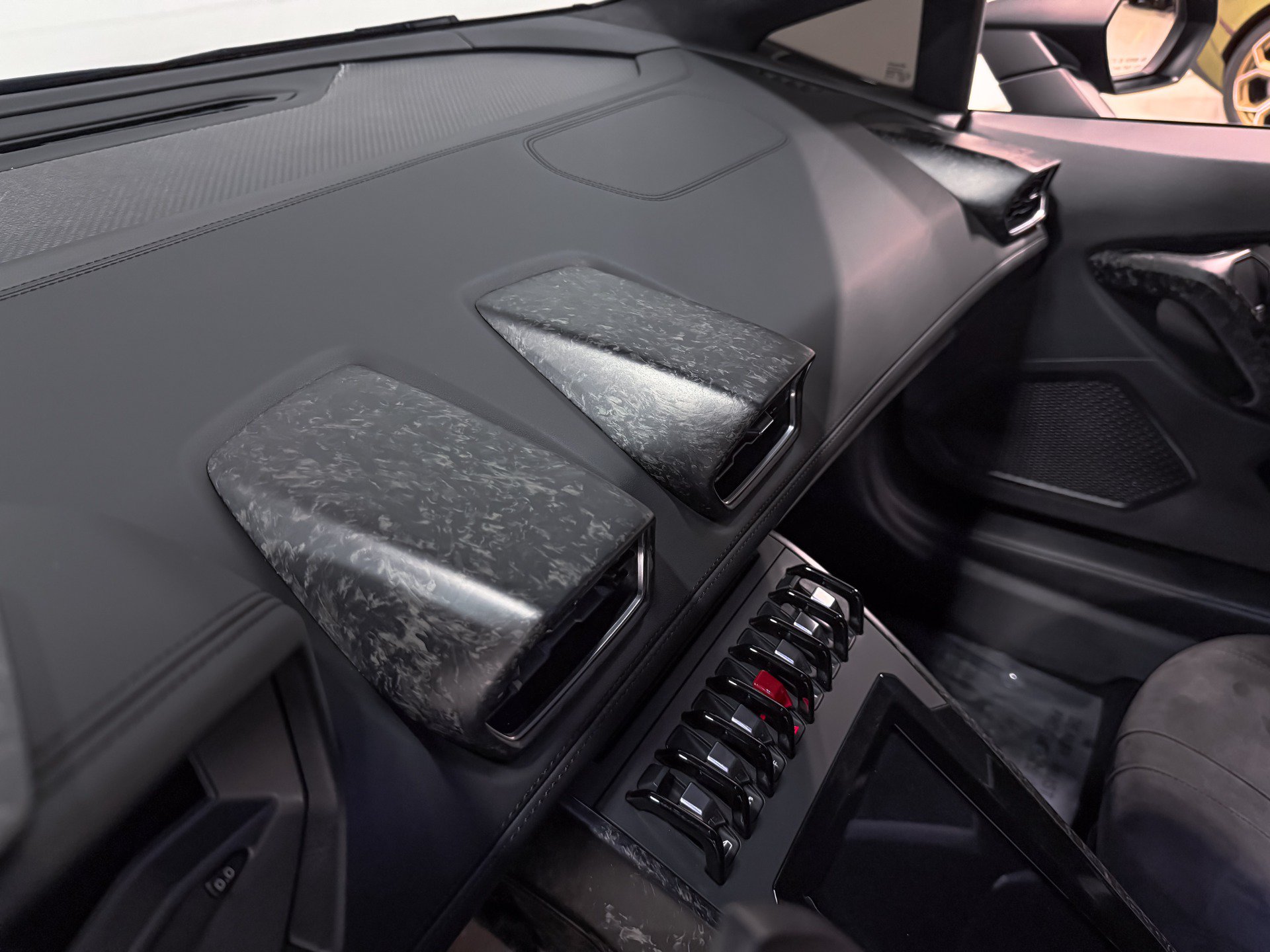 Used 2021 Lamborghini Huracan EVO RWD image 20