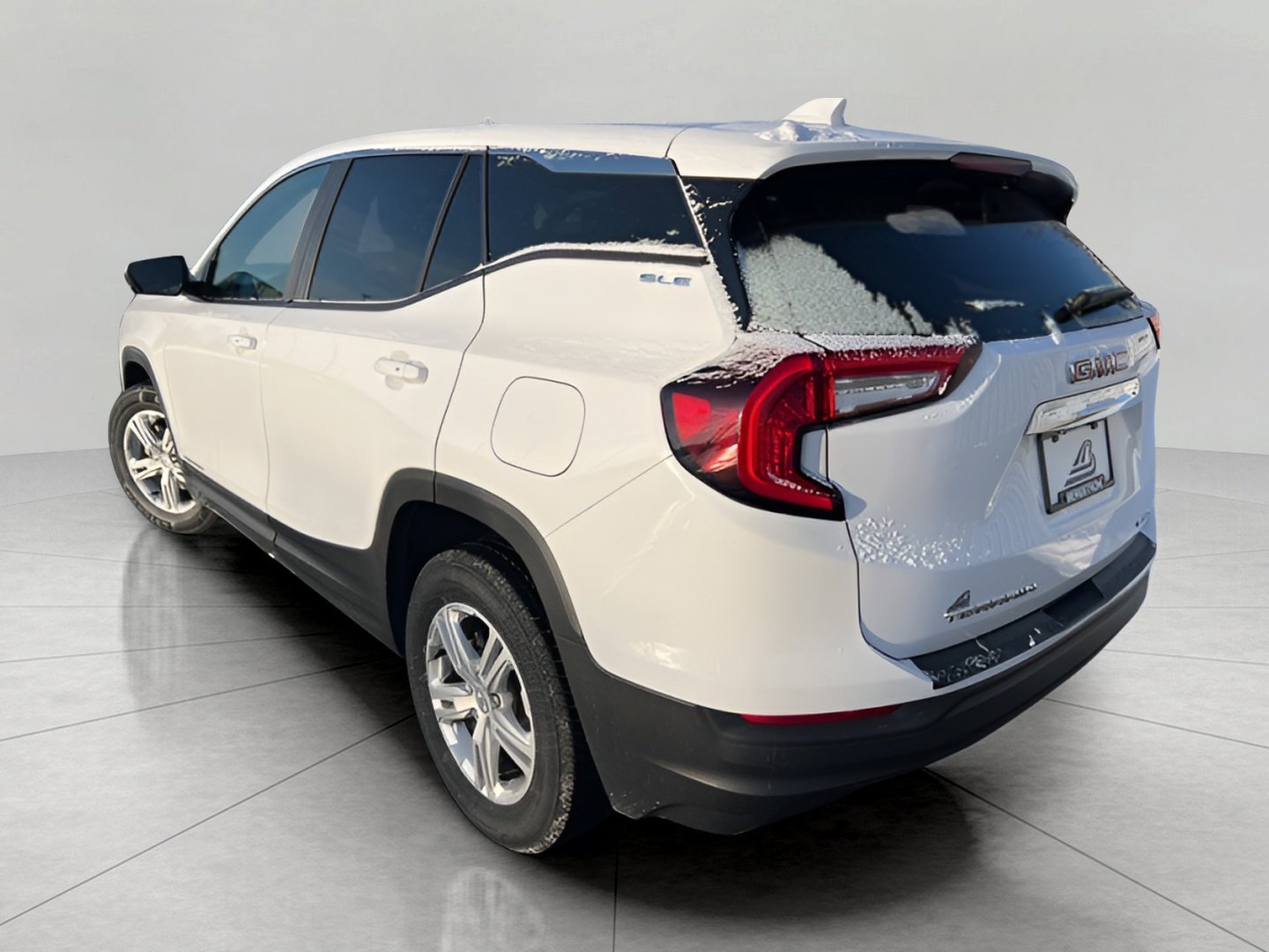 Used 2024 GMC Terrain SLE image 33