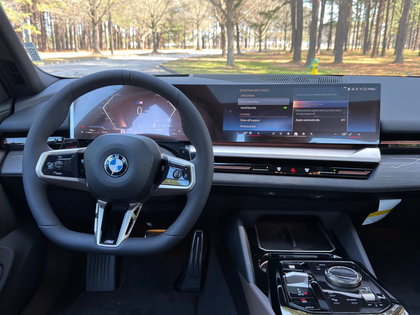 New 2026 BMW 530i xDrive w/ M Sport Package AWD/4WD image 3