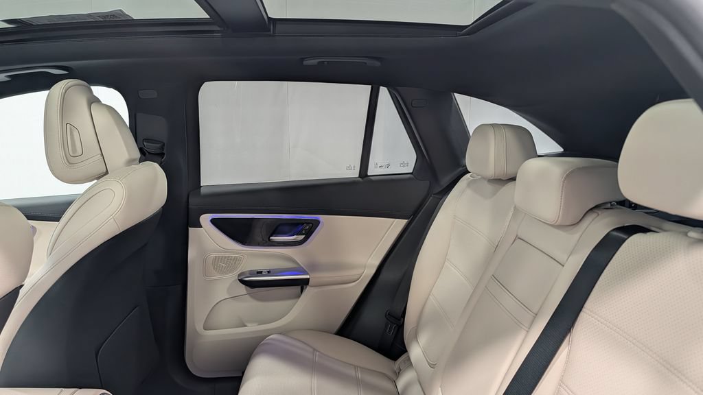 Used 2024 Mercedes-Benz GLC 300 4MATIC image 23