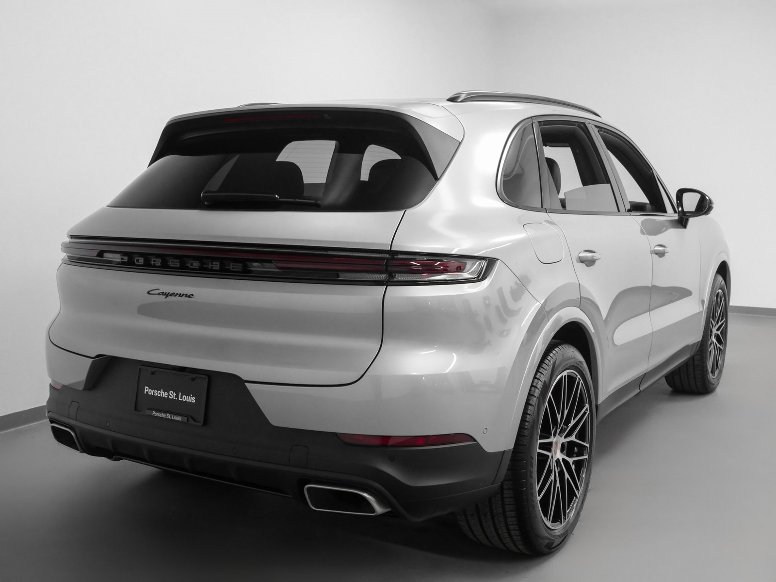 Used 2025 Porsche Cayenne image 10