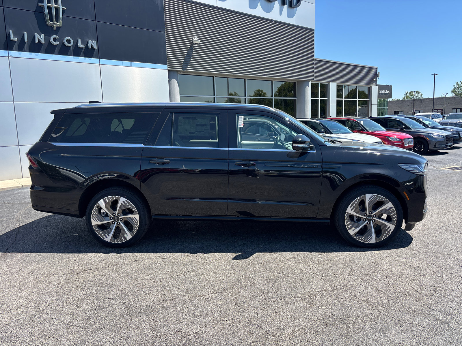 New 2026 Lincoln Navigator L Black Label AWD/4WD image 8