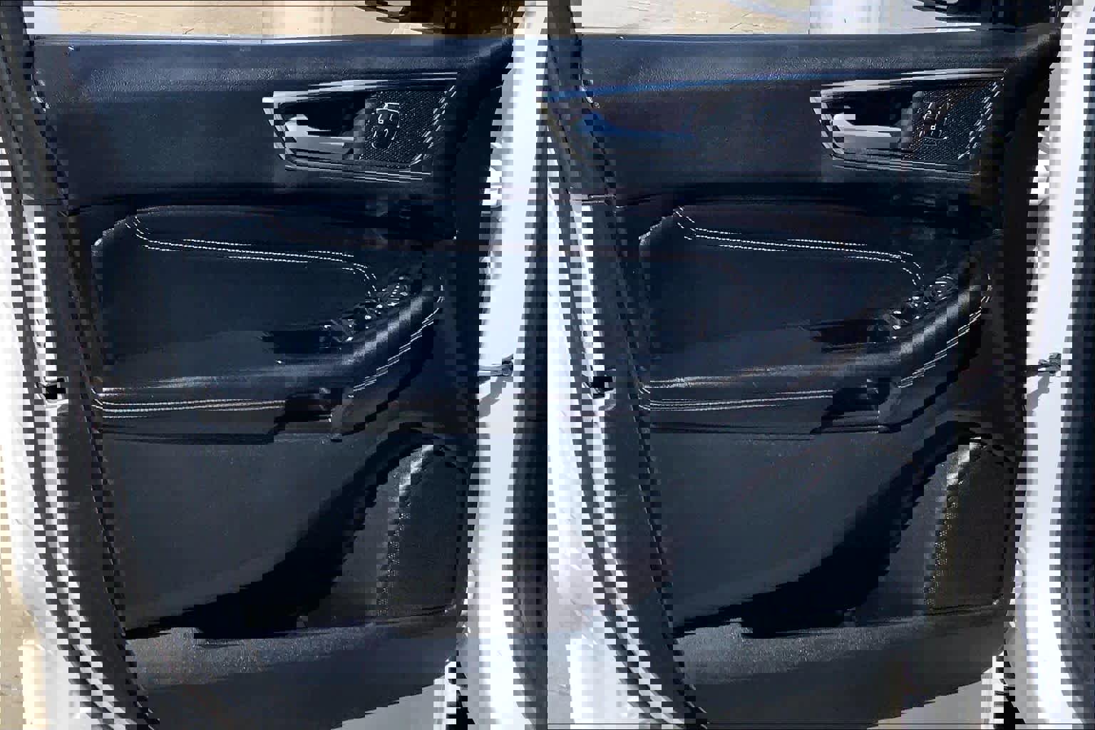 Used 2016 Ford Edge Titanium w/ Equipment Group 302A AWD/4WD image 22