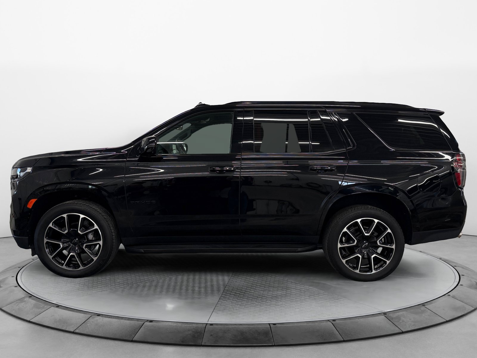 Used 2024 Chevrolet Tahoe RST w/ Sport Performance Package AWD/4WD image 3