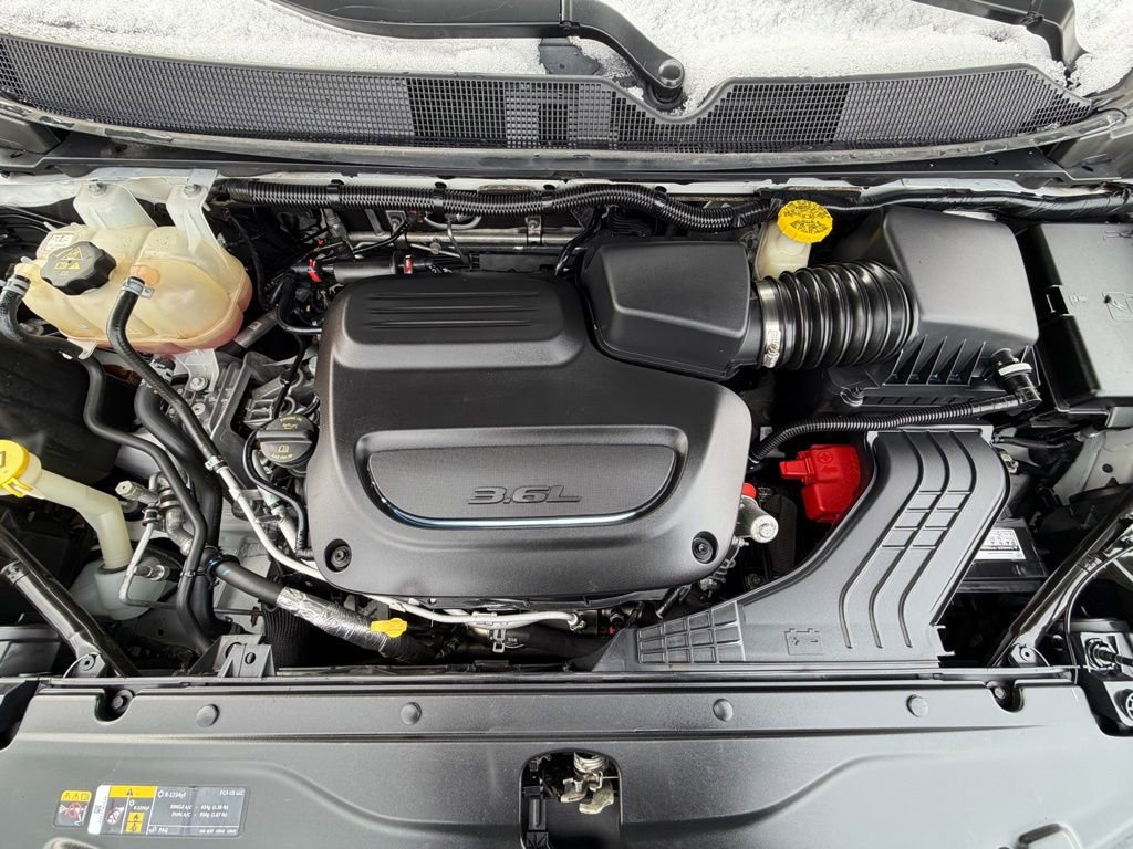 Certified 2022 Chrysler Voyager LX image 16