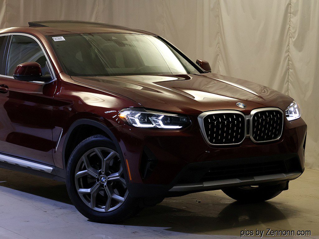 Certified 2025 BMW X4 xDrive30i AWD/4WD image 2