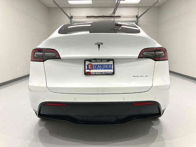 Used 2022 Tesla Model Y Long Range image 11