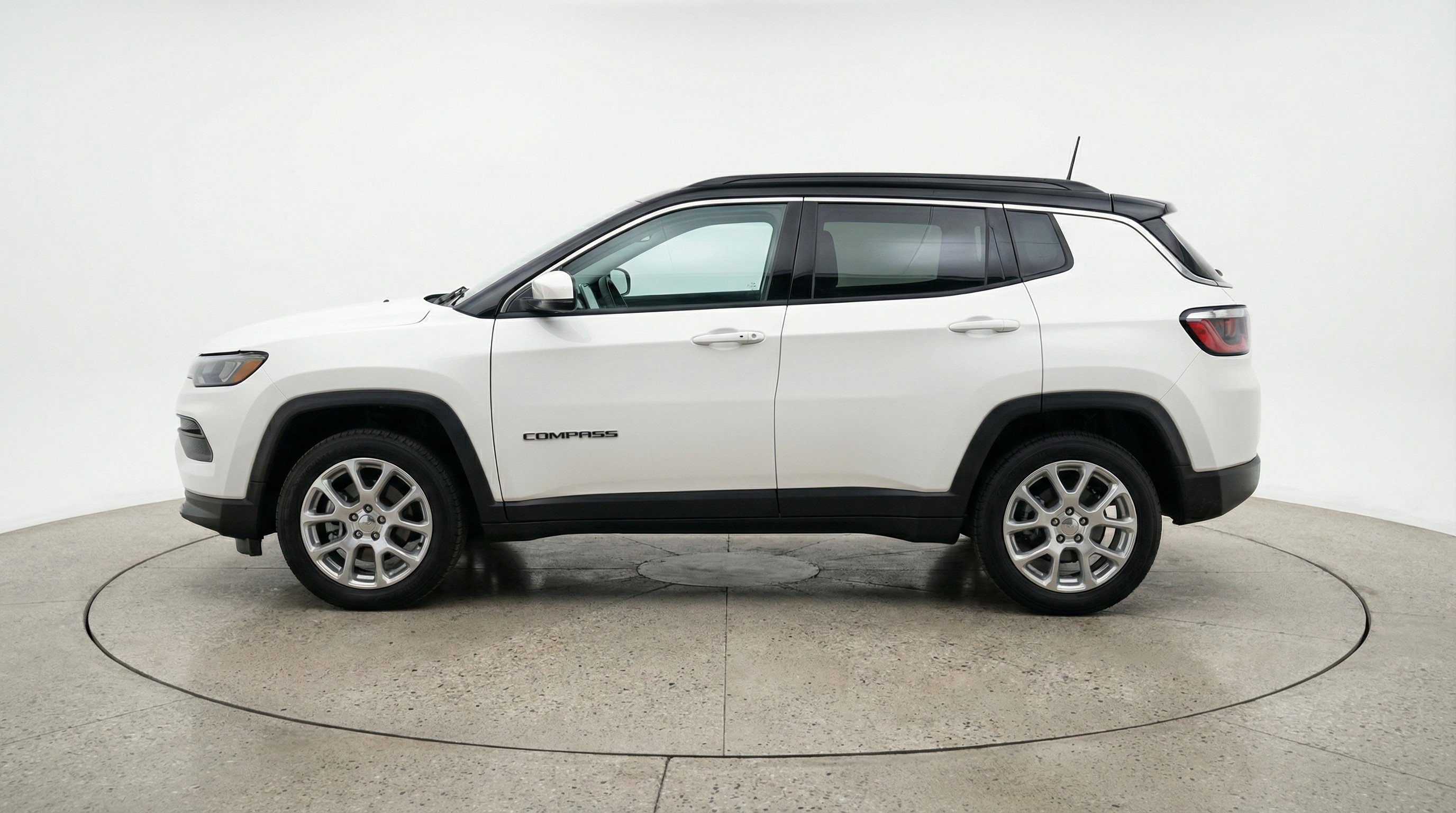 Used 2025 Jeep Compass Limited AWD/4WD image 5