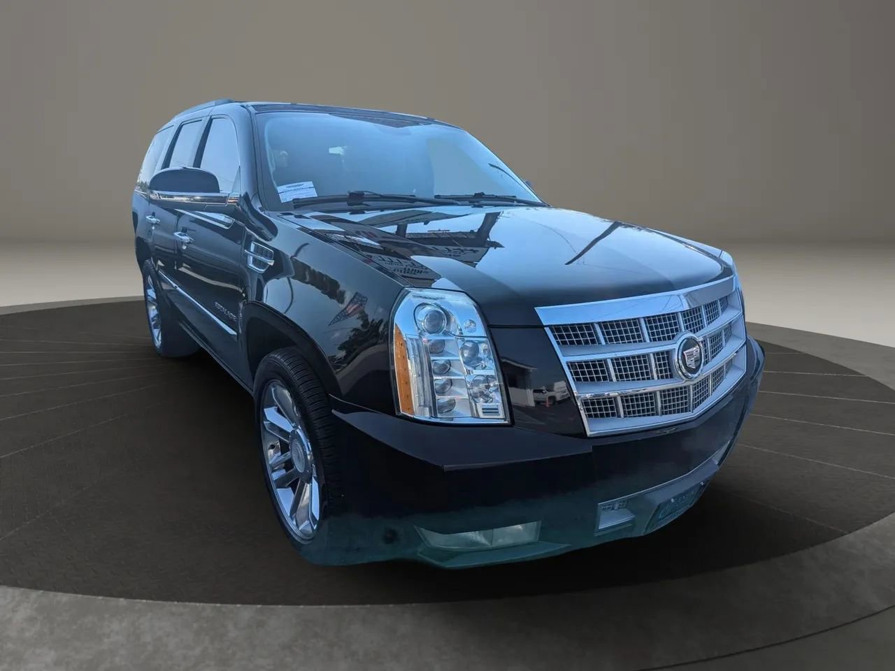 Used 2011 Cadillac Escalade Platinum image 3