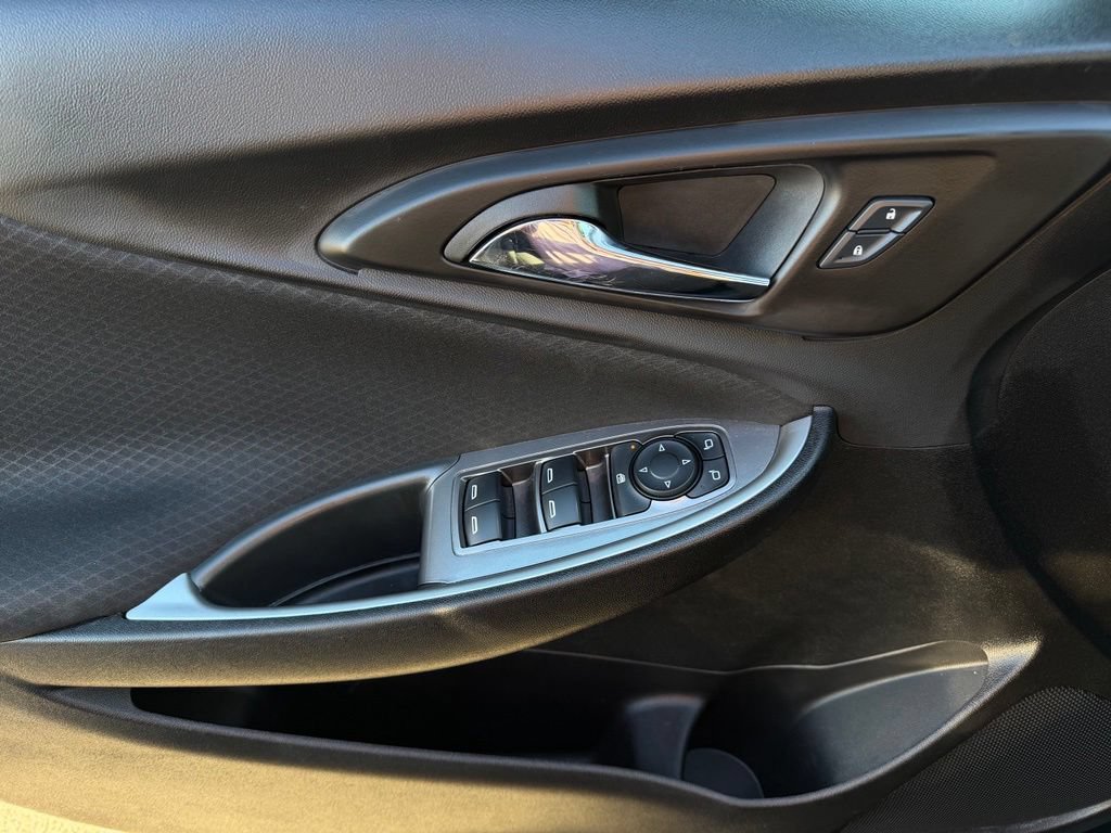 Used 2025 Chevrolet Malibu RS FWD image 19