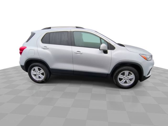 Used 2022 Chevrolet Trax LT w/ LT Convenience Package image 9
