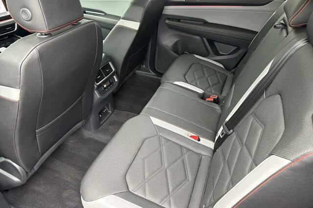 Used 2025 Volkswagen Atlas Peak Edition SE image 12