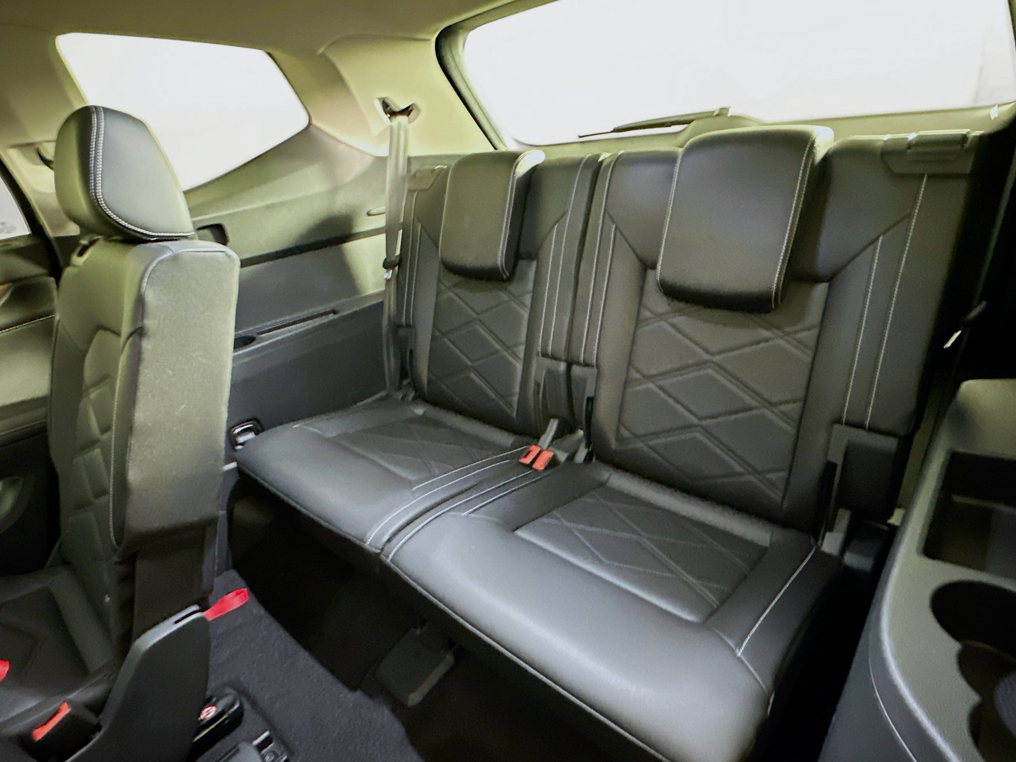 Used 2025 Volkswagen Atlas SE image 28