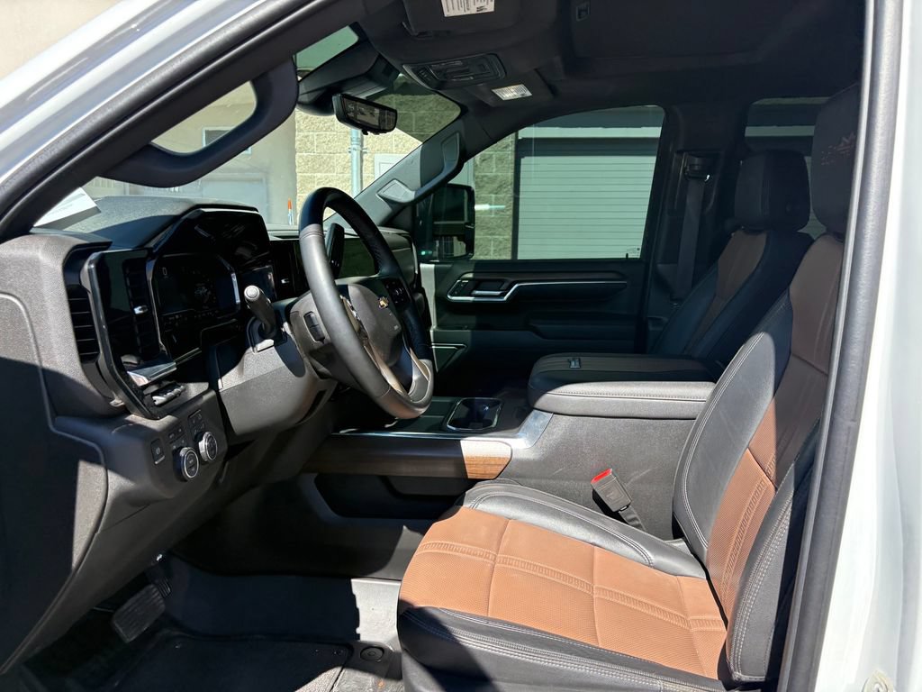 Used 2024 Chevrolet Silverado 2500 High Country w/ High Country Premium Package AWD/4WD image 16