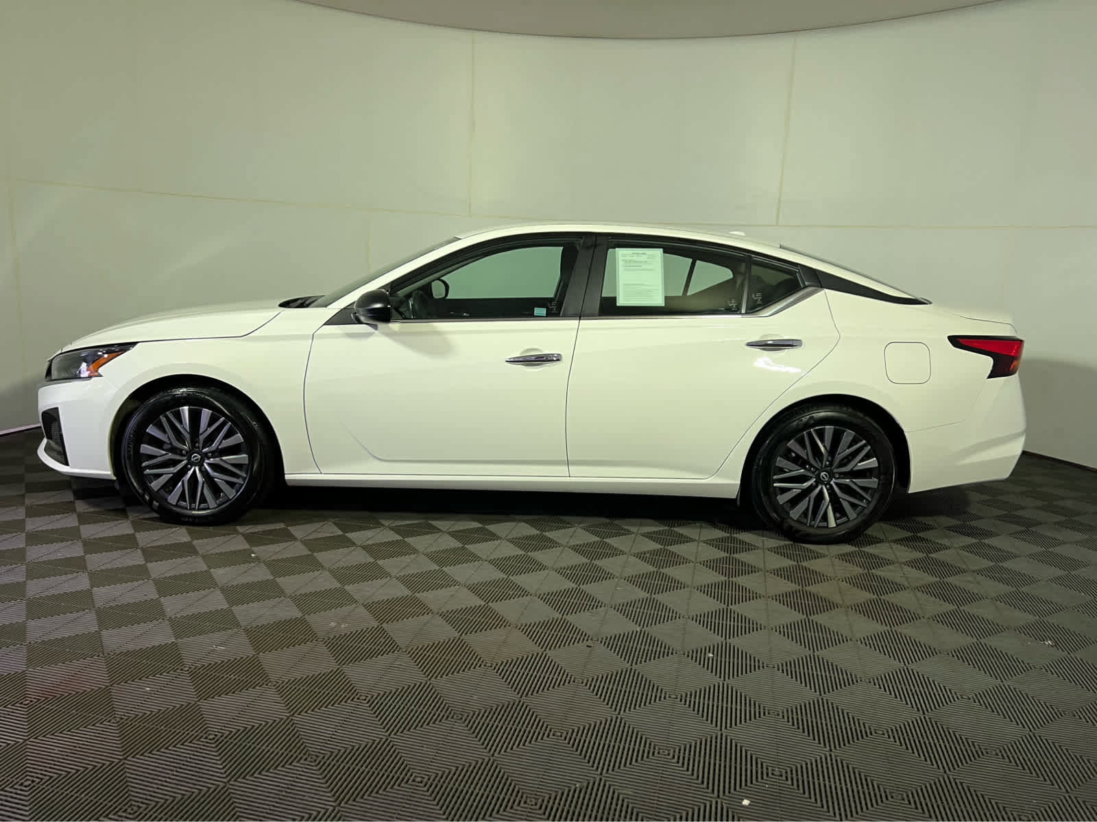 Certified 2025 Nissan Altima 2.5 SV image 4