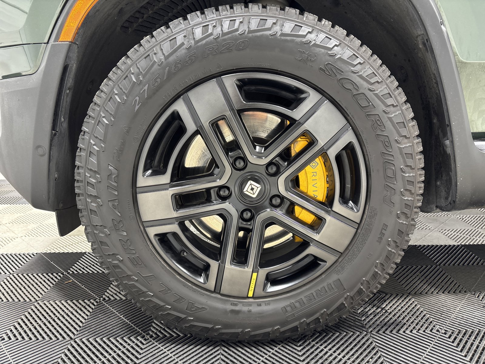 Used 2023 Rivian R1S Adventure image 9