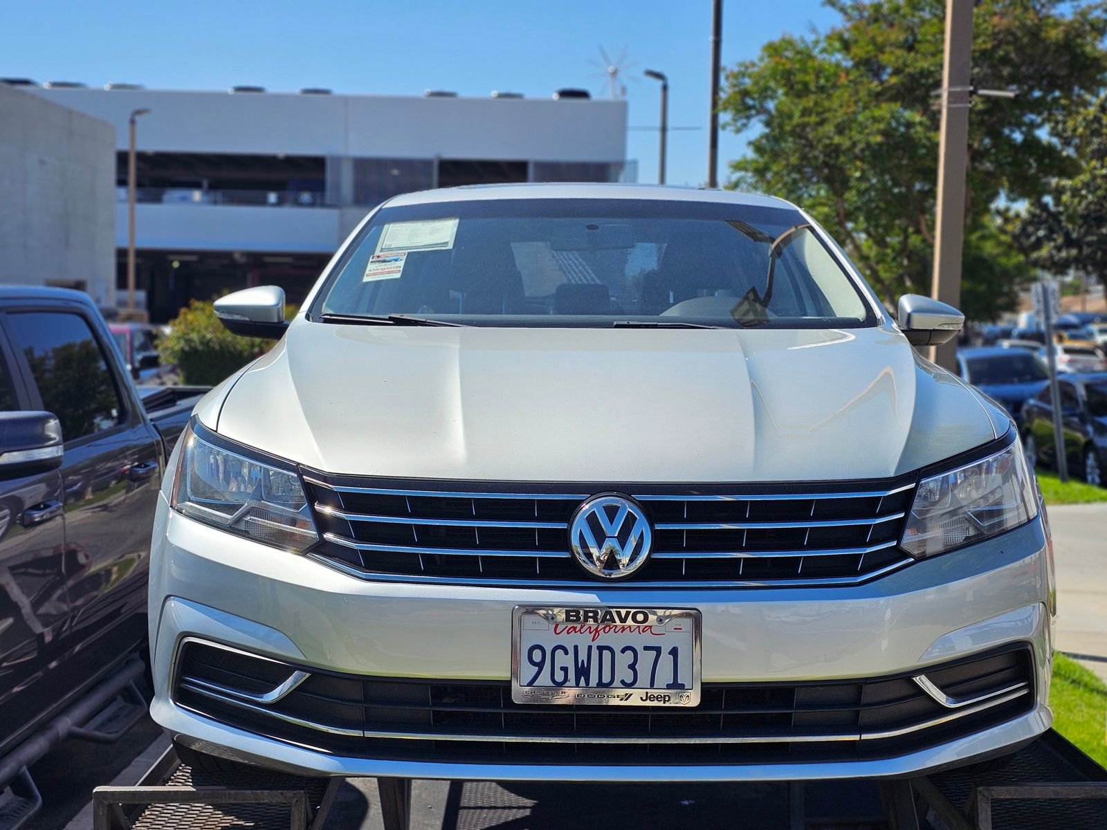 Used 2019 Volkswagen Passat 2.0T Wolfsburg w/ Wheels & Sunroof Package FWD image 2