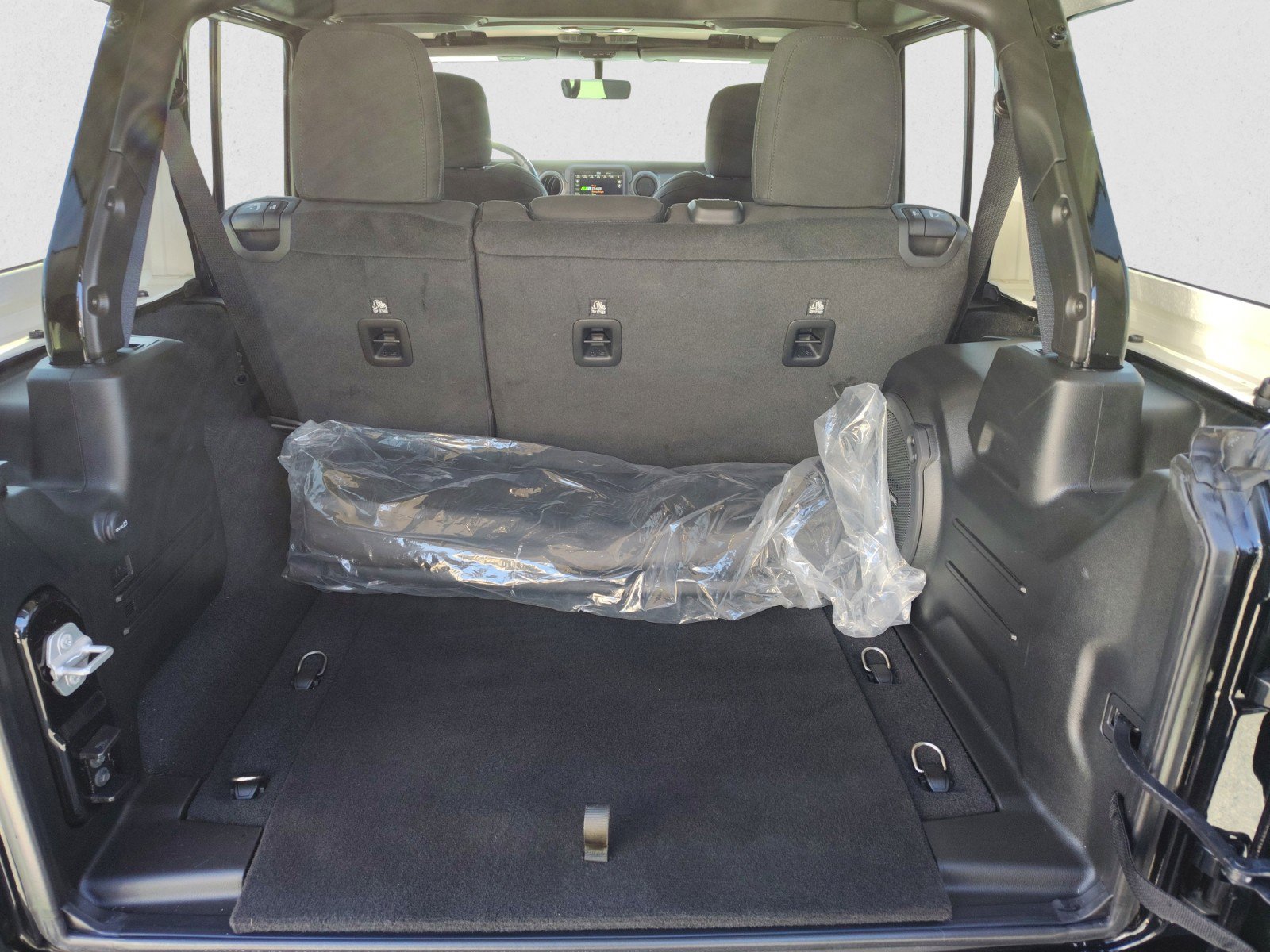 Used 2022 Jeep Wrangler Unlimited Sport image 17