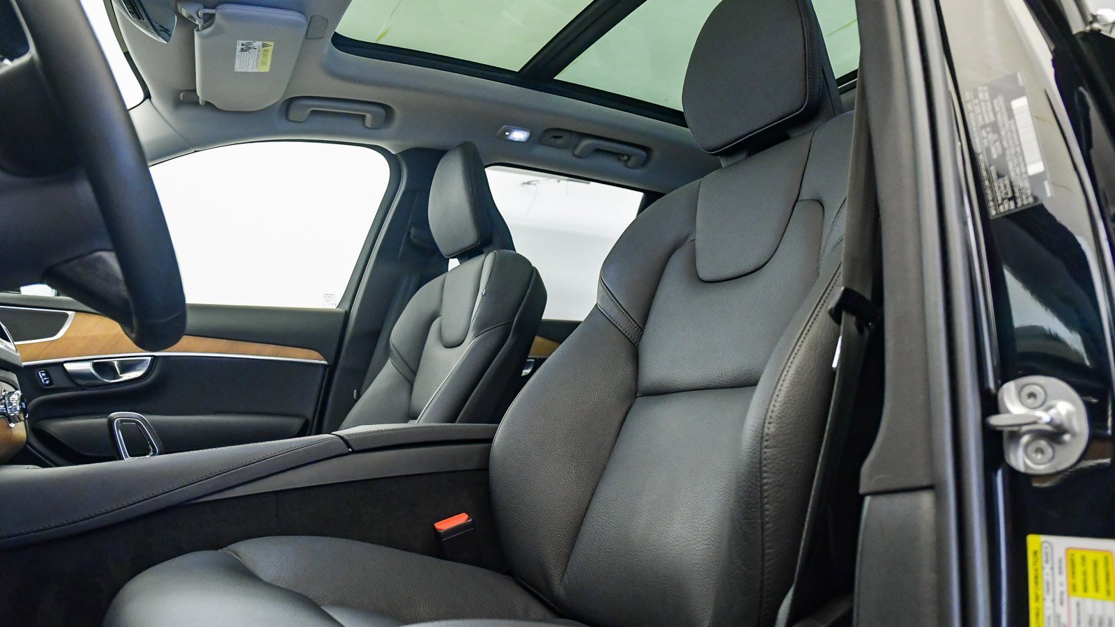 Certified 2025 Volvo XC90 B6 Ultra image 20