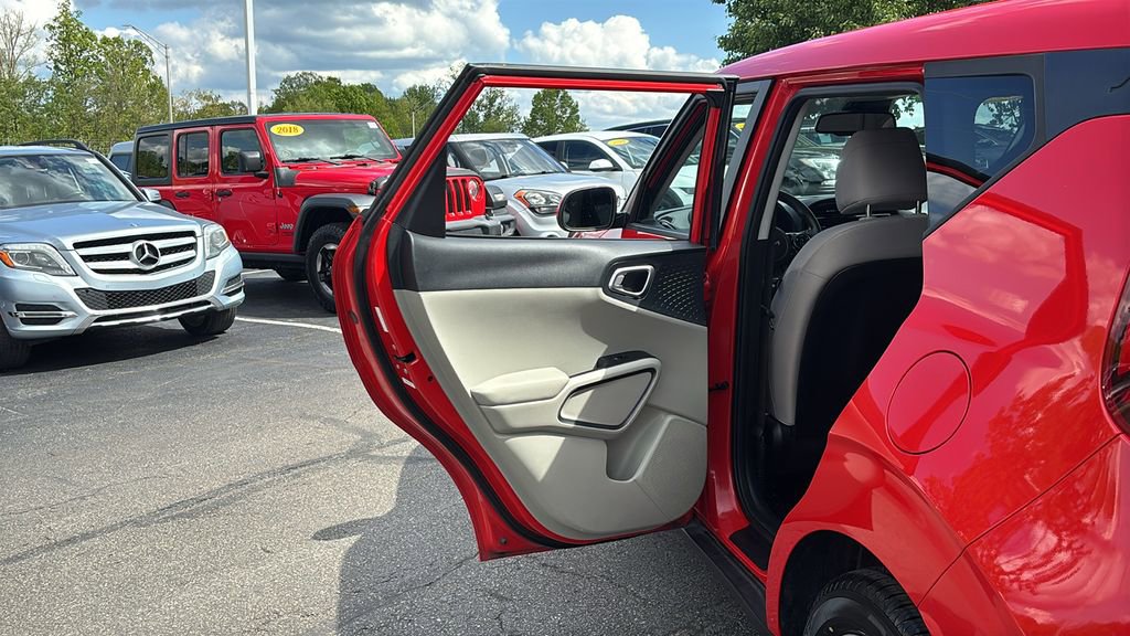 Used 2022 Kia Soul S FWD image 28