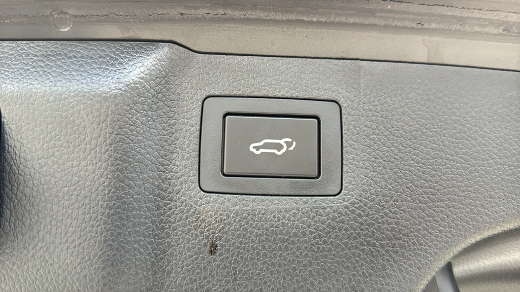 Used 2018 Hyundai Santa Fe AWD w/ SE Ultimate Tech Package 03 image 10