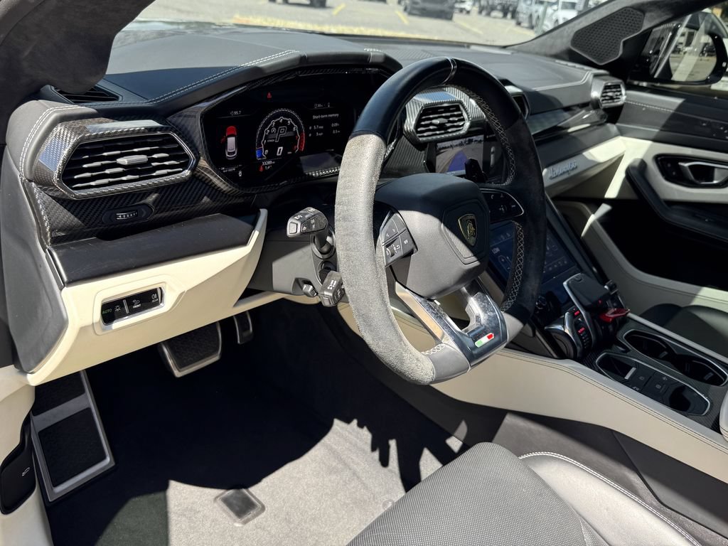 Used 2021 Lamborghini Urus AWD/4WD image 24