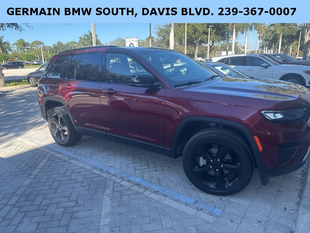 Used 2023 Jeep Grand Cherokee Altitude image 12