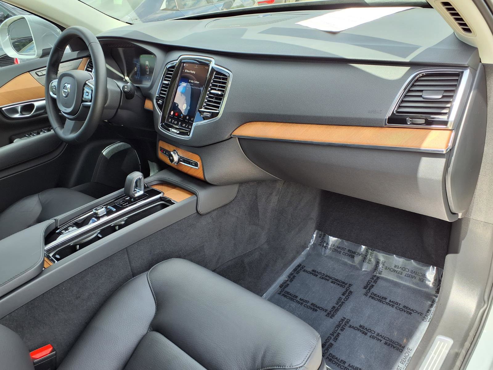 Certified 2024 Volvo XC90 B5 Plus w/ Protection Package Premier image 10