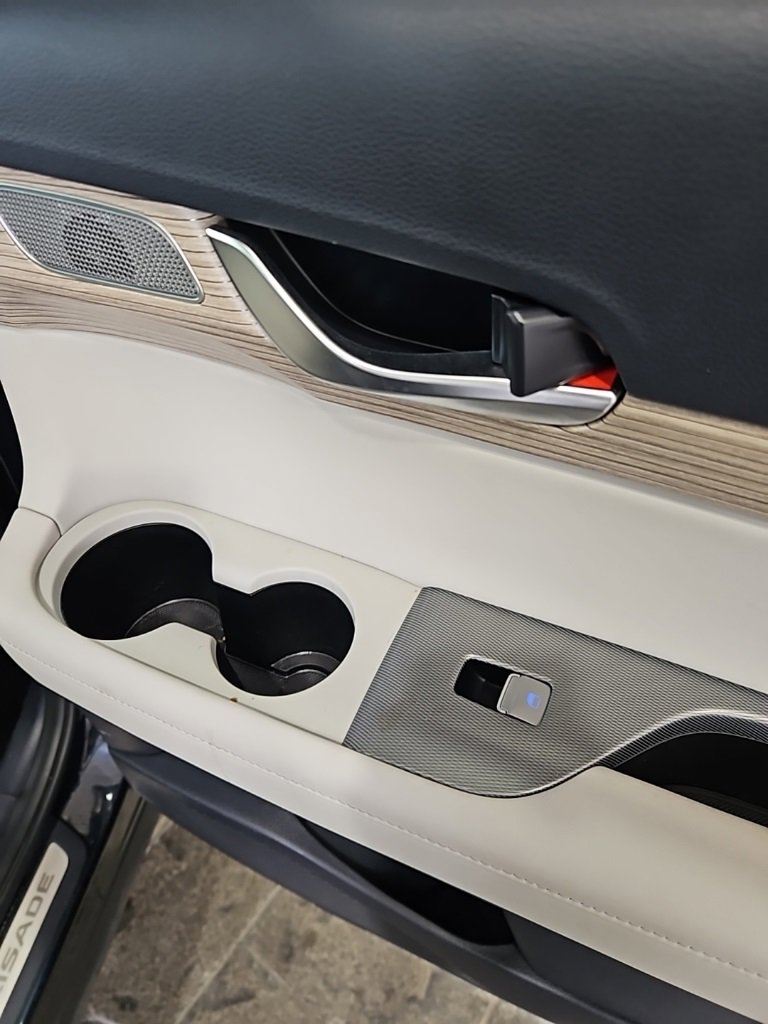 Used 2022 Hyundai Palisade Limited image 16