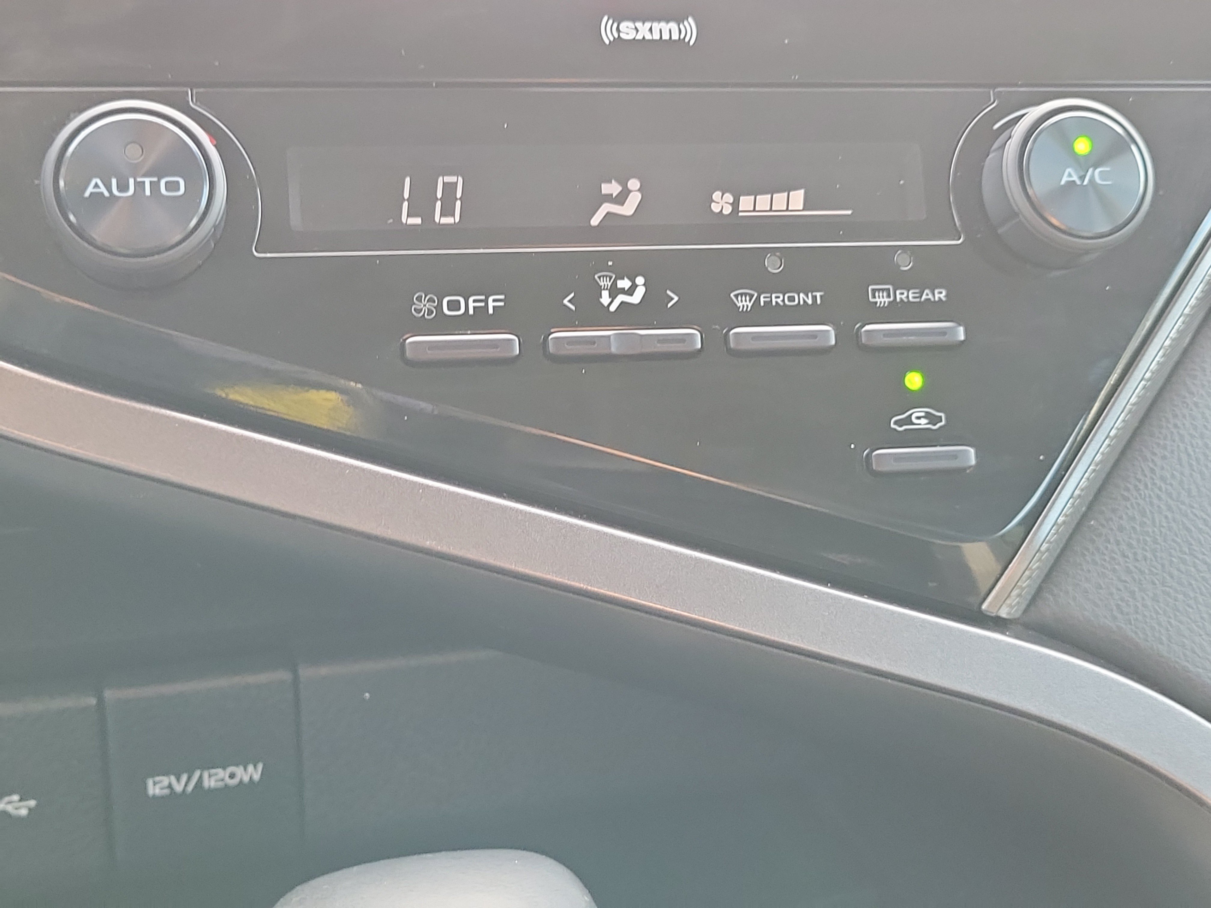Used 2020 Toyota Camry SE FWD image 22
