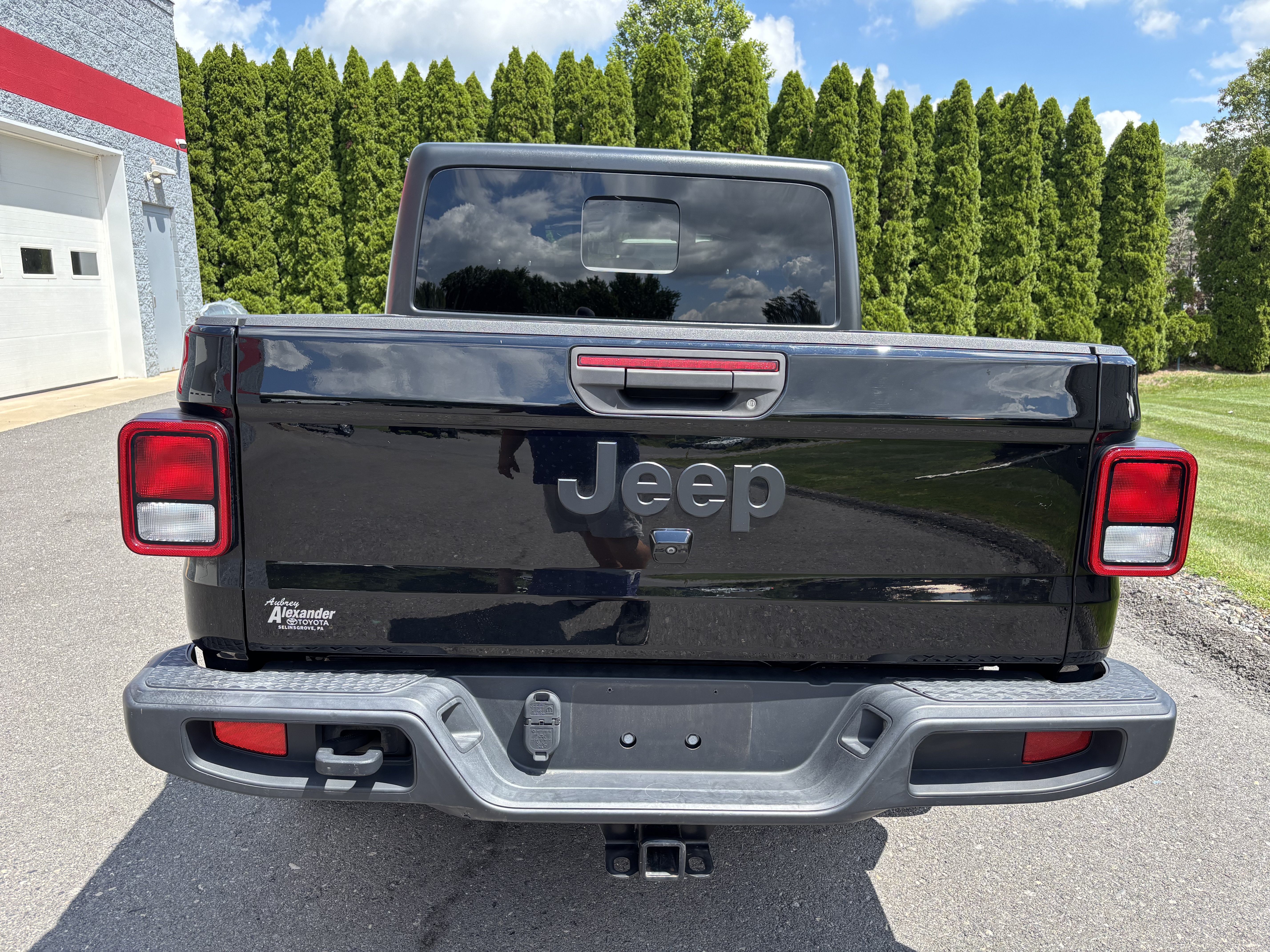 Used 2023 Jeep Gladiator Sport AWD/4WD image 4