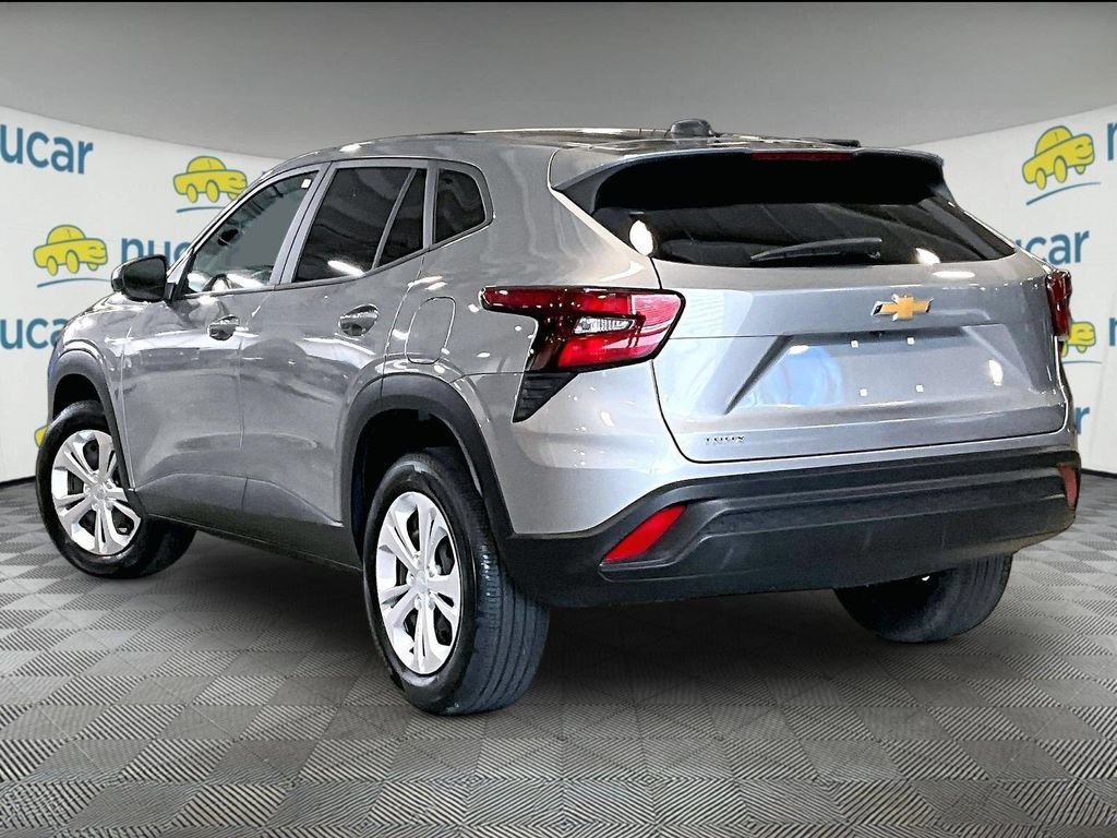 Used 2024 Chevrolet Trax LS FWD image 4