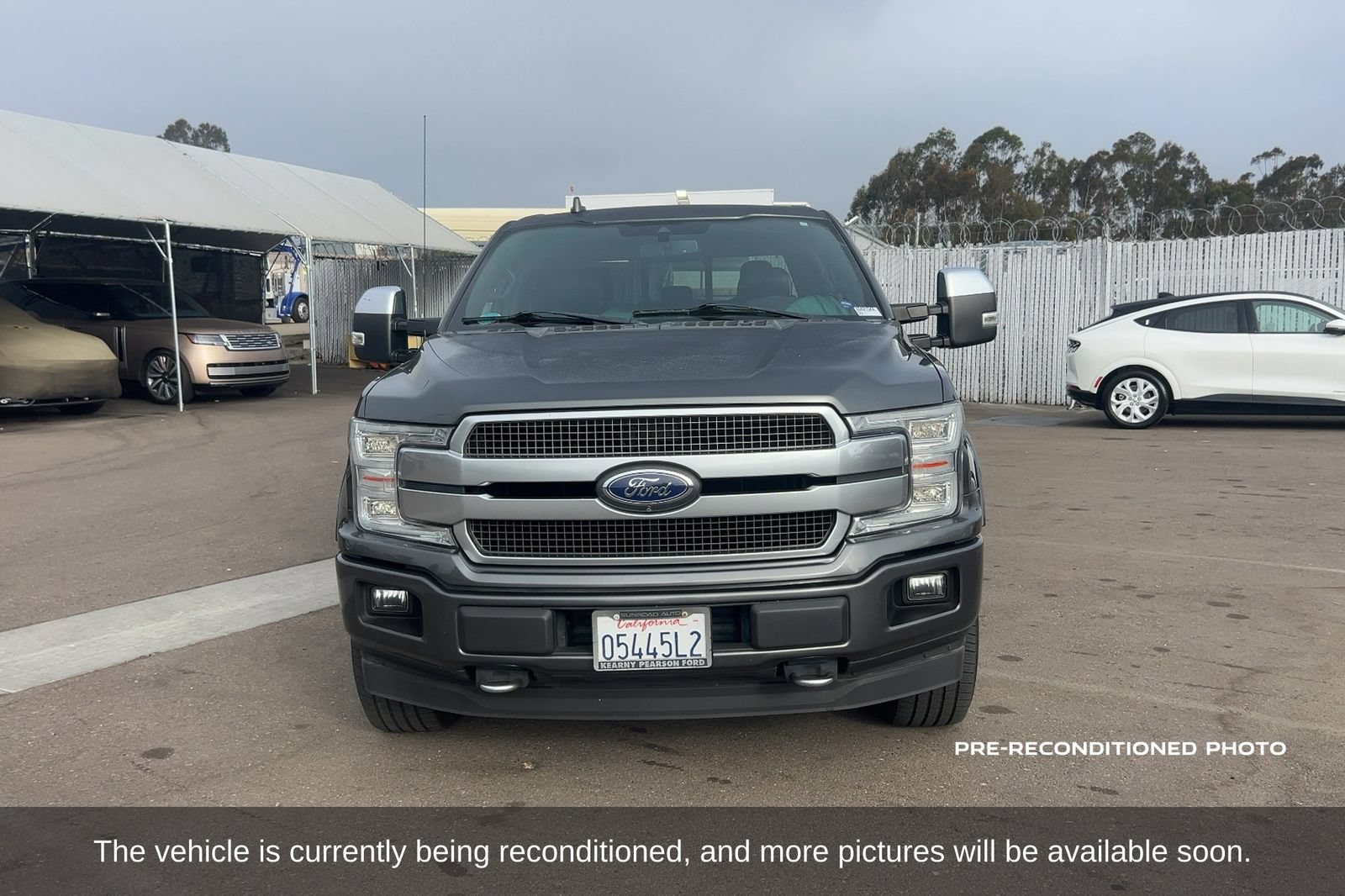 Used 2018 Ford F150 Platinum w/ Equipment Group 701A Luxury AWD/4WD image 2