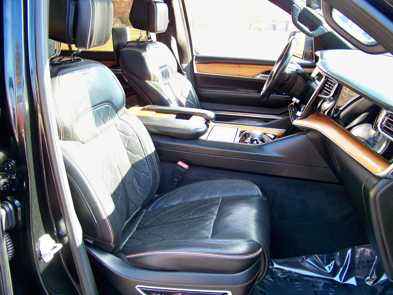 Used 2022 Jeep Grand Wagoneer Series III w/ Rear Seat Video Group 1 image 14