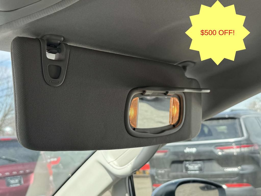 Used 2022 Chrysler Voyager LX FWD image 10