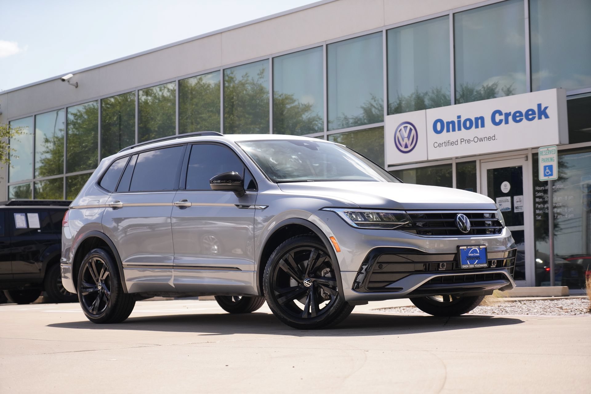 Certified 2024 Volkswagen Tiguan SE R-Line FWD video 1