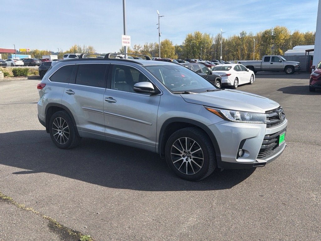Used 2017 Toyota Highlander SE AWD/4WD image 3