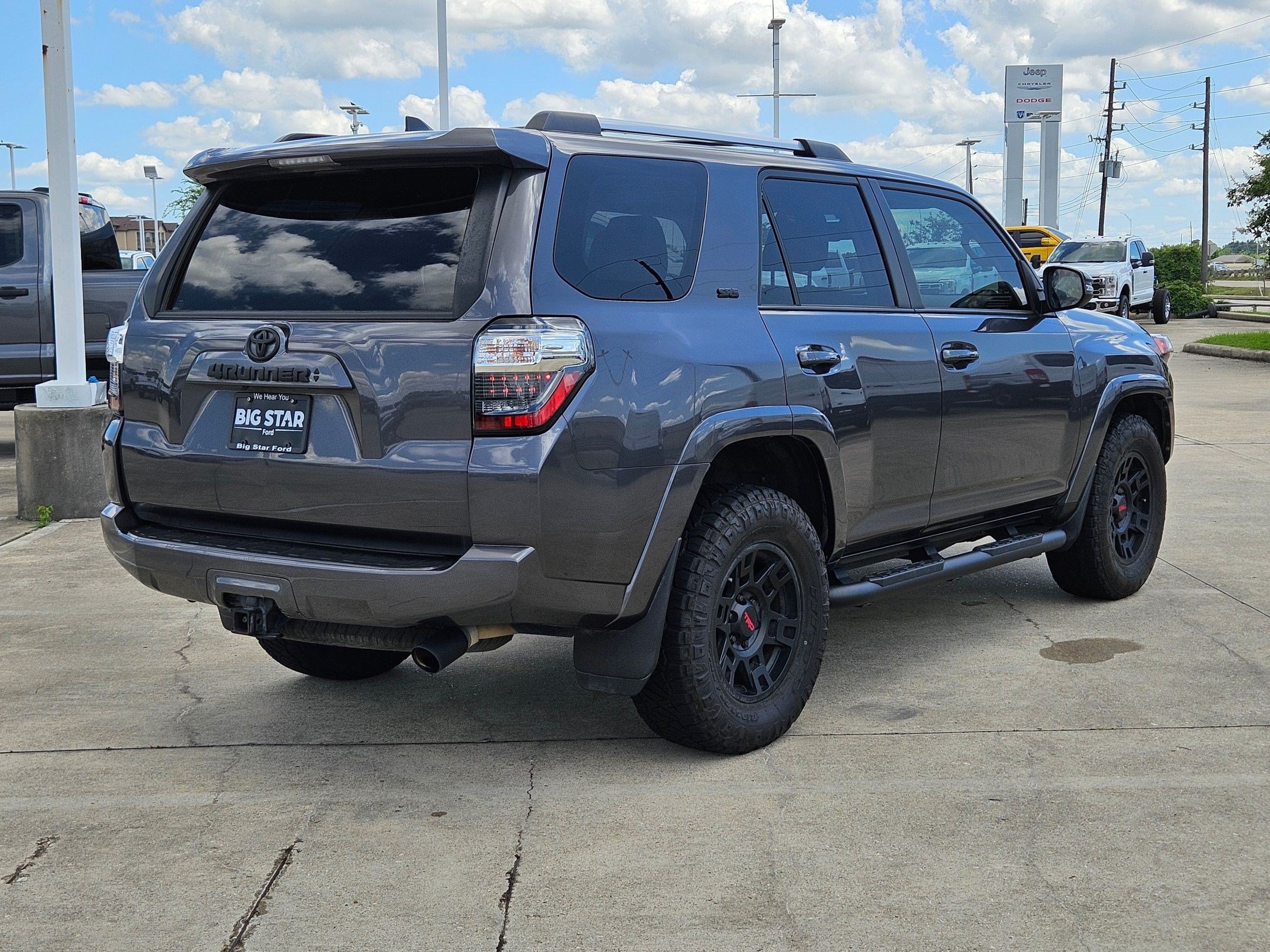 Used 2023 Toyota 4Runner SR5 Premium w/ Moonroof Package RWD image 3