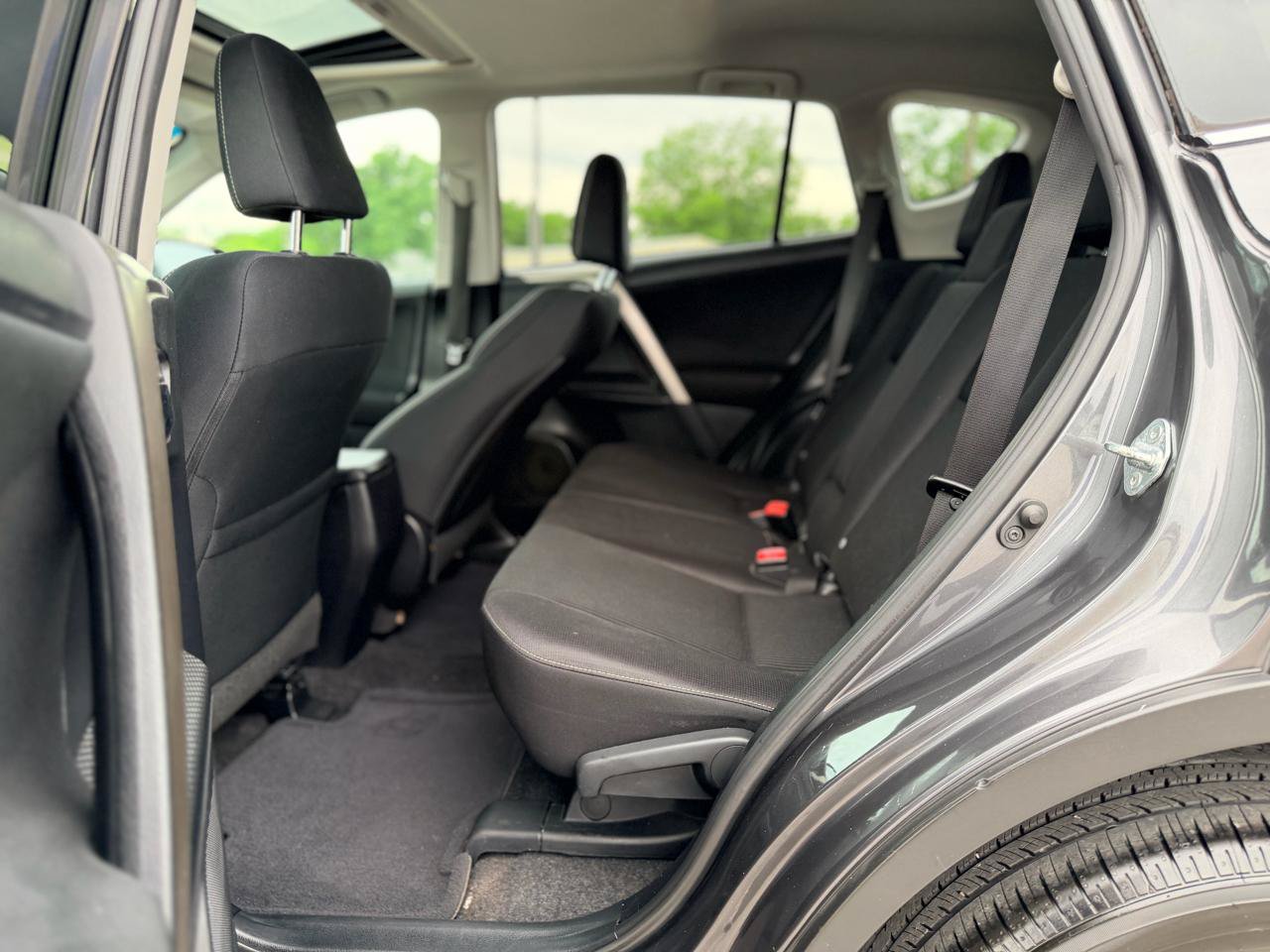 Used 2015 Toyota RAV4 XLE FWD image 14