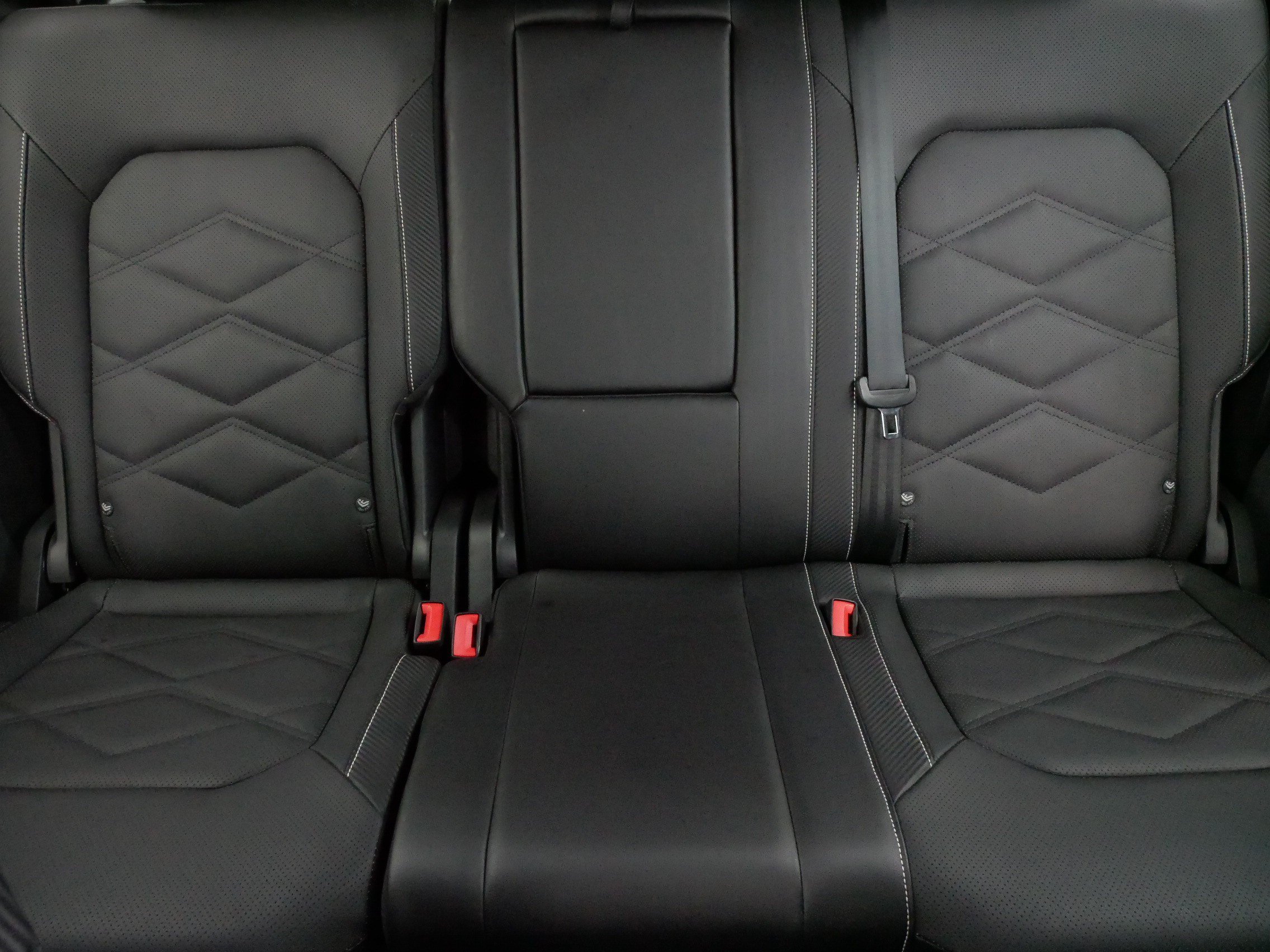 Certified 2024 Volkswagen Atlas Cross Sport SE w/ Panoramic Sunroof Package AWD/4WD image 13